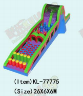 Радужный, яркий надувной полоса препятствий для веселой игры